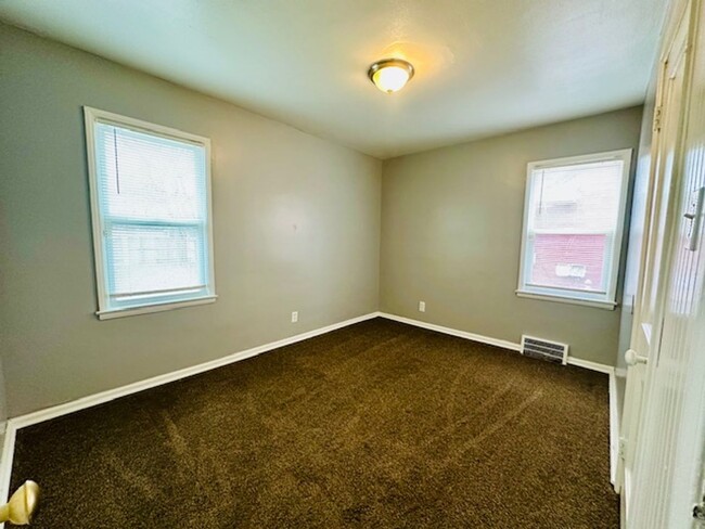 Building Photo - 3 Bedroom 1 Bath Home for Lease. welcome S...