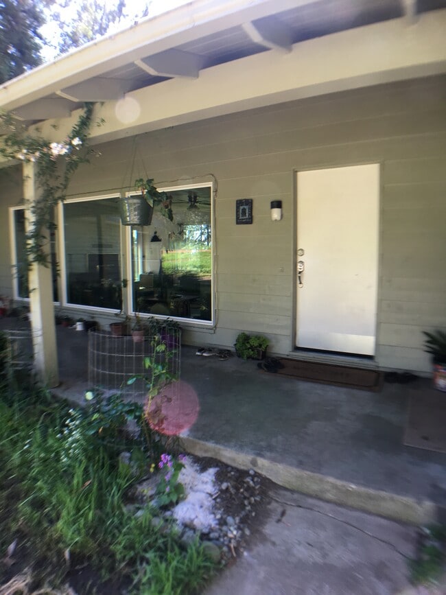 Building Photo - 221 Gillette Rd