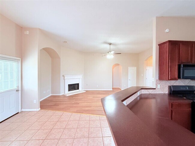 Building Photo - 2212 Highland Crossing Dr
