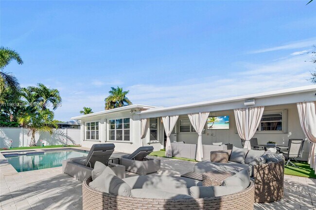 Building Photo - 2207 NE 16th Ave