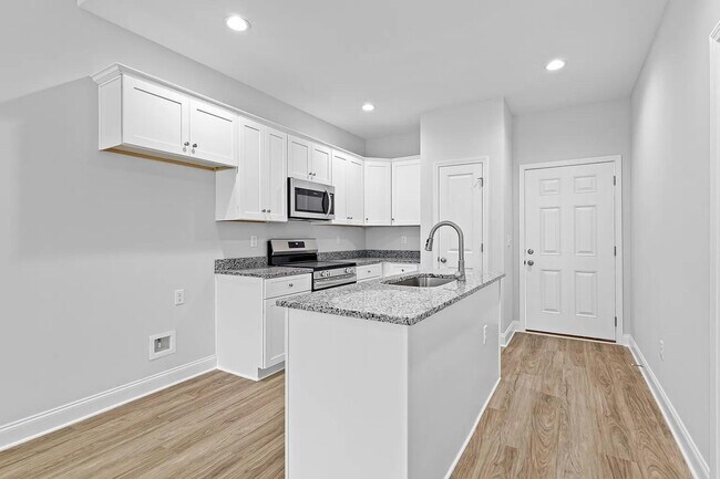 Building Photo - 217 Lenox Cir