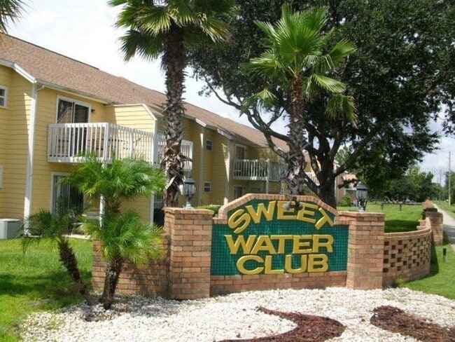 Building Photo - 2480 Sweetwater Club Cir
