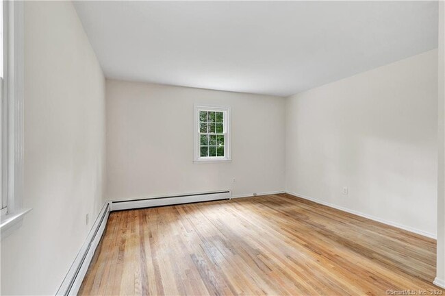 Building Photo - 4 Cranbury Woods Rd