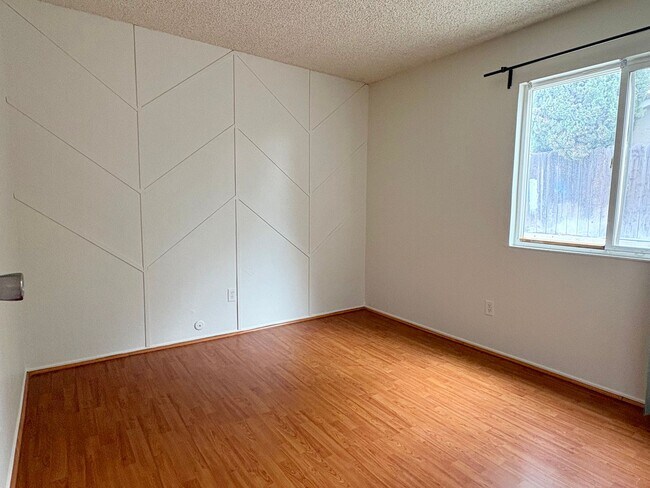 Building Photo - 3 Bedroom 2 Bath Single story home in Antioch