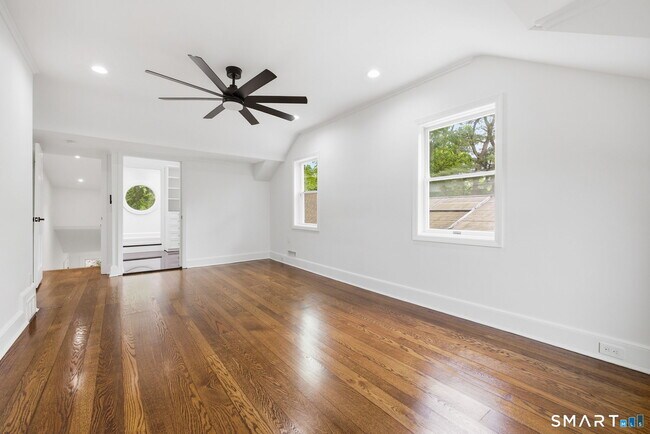 Building Photo - 1 Tulip Tree Ln