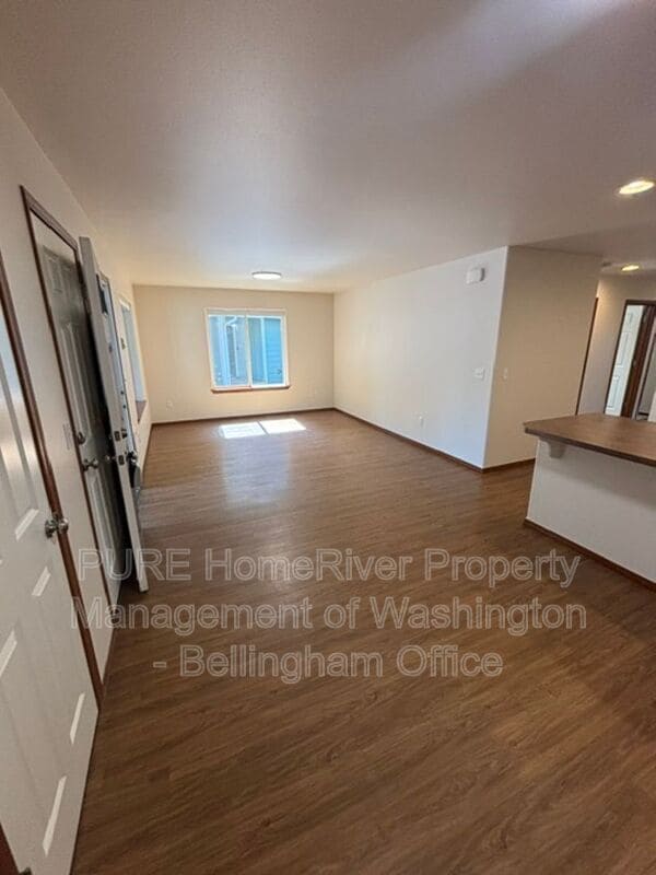 Building Photo - 422 Oak Hill Ln