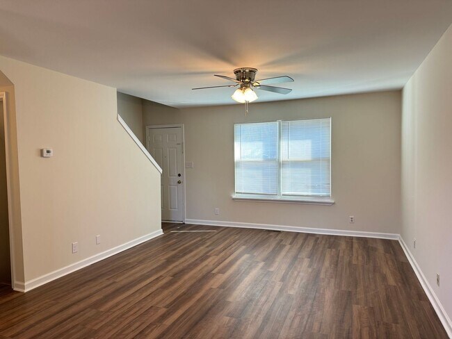 Building Photo - Cape Cod with 3 Bed/2 Bath with Basement!