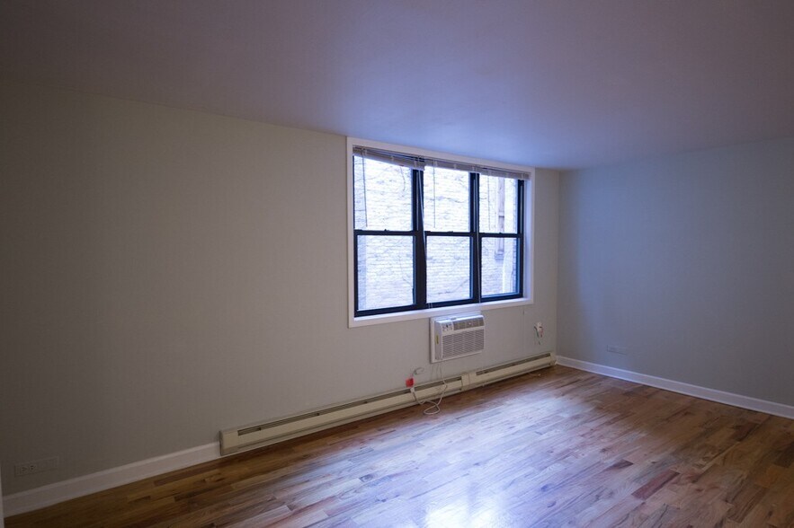 Building Photo - 1329 N Dearborn St