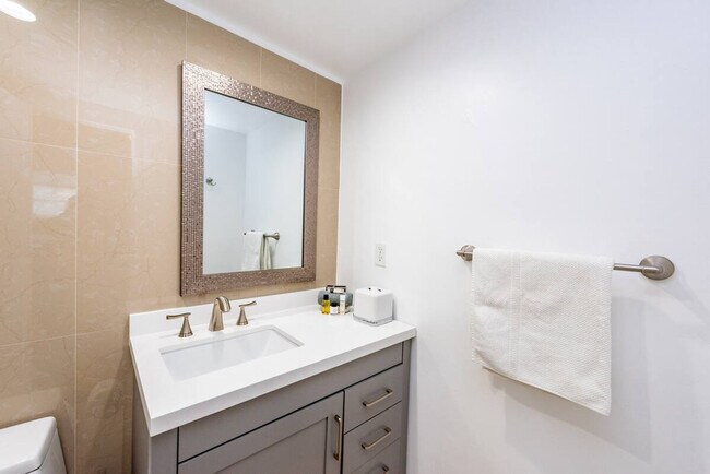 Building Photo - 3801 S Ocean Dr