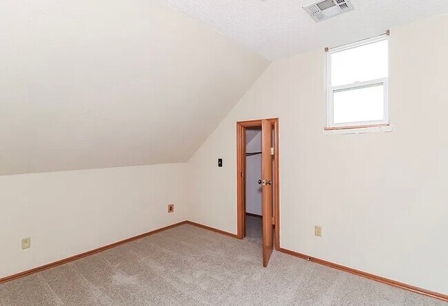 Building Photo - 1517 NE 26th St