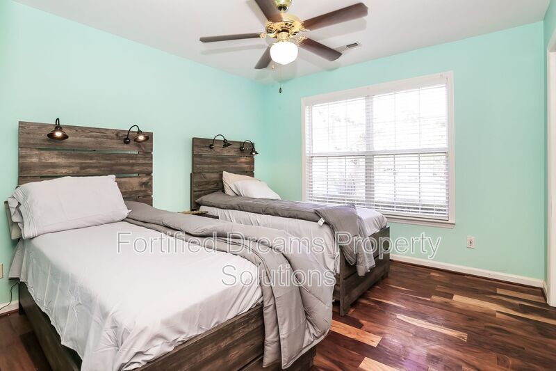 Building Photo - 198 Wesley Harris Cir