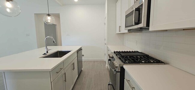 Building Photo - 8422 Bay Oaks Dr