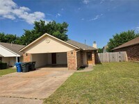 Building Photo - 2425 Cherry Ln