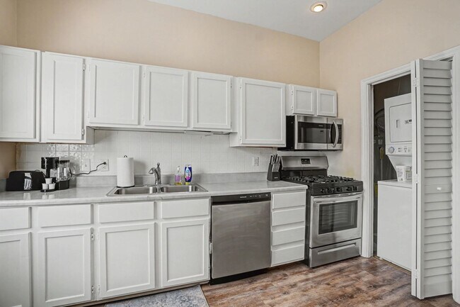 Building Photo - 552 E Macon St