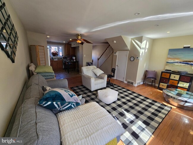 Building Photo - 1116 W Oxford St