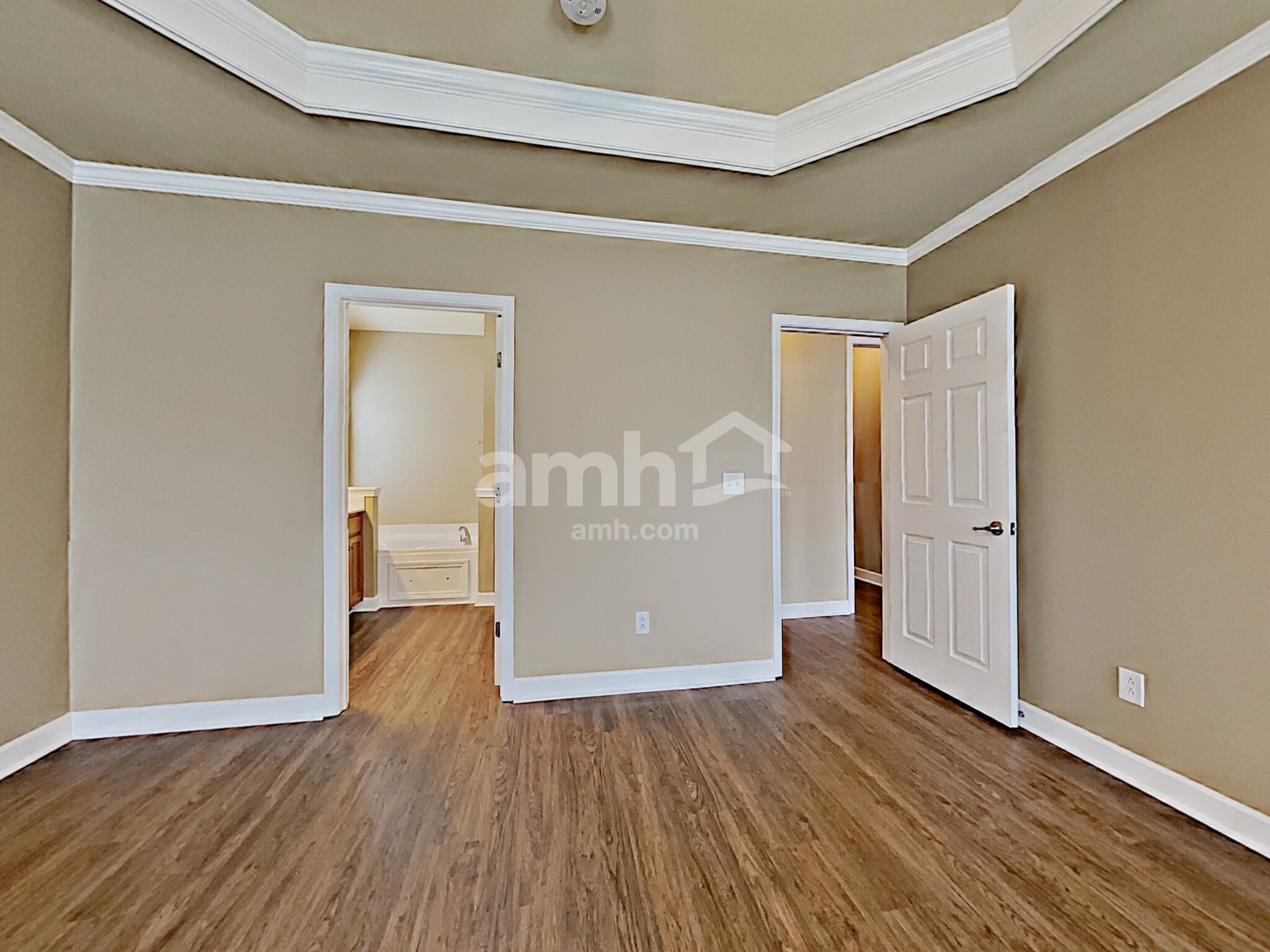 Building Photo - 1017 Aenon Cir
