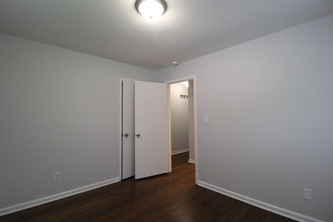 Building Photo - 3 Bedroom House in Overland Park