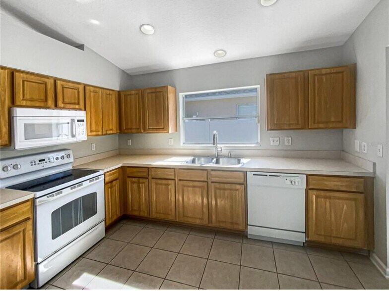Building Photo - 30406 Arrochar St