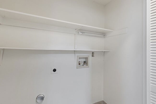 Building Photo - 7480 Alameda Ct