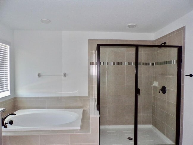 Building Photo - 33251 Sycamore Leaf Dr