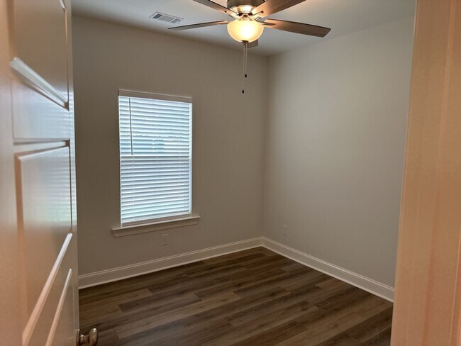 Building Photo - 20 Owens Rd