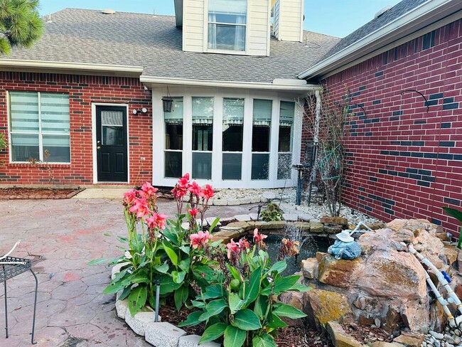 Building Photo - 17014 Sandestine Dr