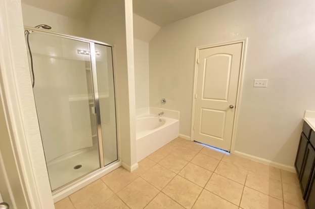 Building Photo - 7810 Creekshore Cove