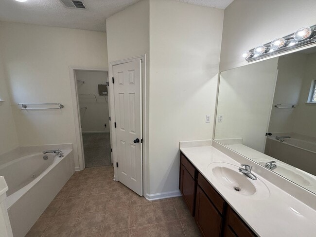 Building Photo - CORDOVA 3 BED 3 BATH RENTAL HOME NEAR SHEL...