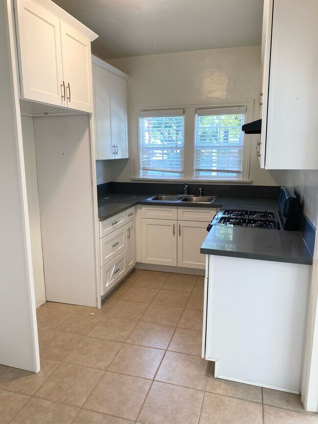 Building Photo - 1157 N Maryland Ave