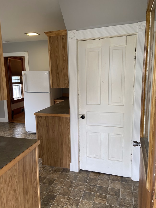 kitchen entry - 206 S Higbee St