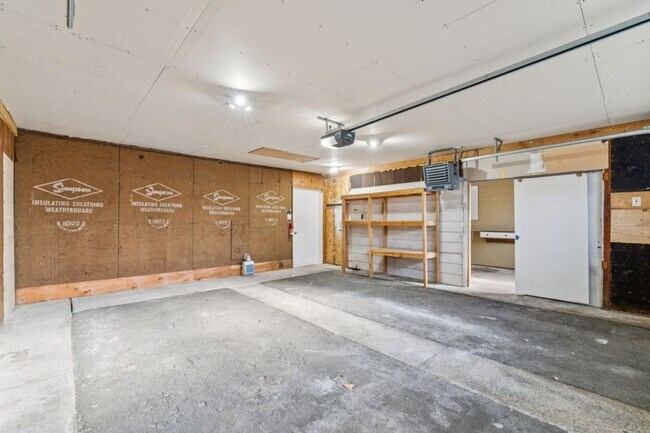 Building Photo - Home for rent with large backyard! 2306 Plum St