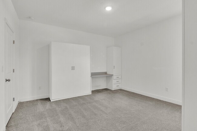 Building Photo - 5404 Golden Apple Dr