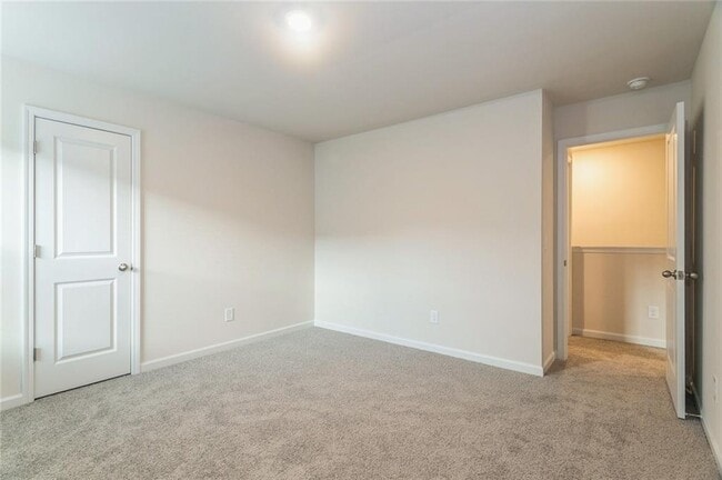 Building Photo - 631 Mackenzie Cv