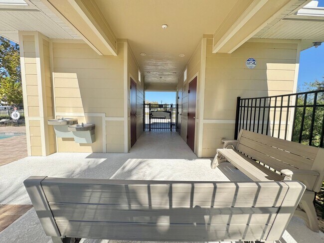 Building Photo - 632 Autumn Stream Dr