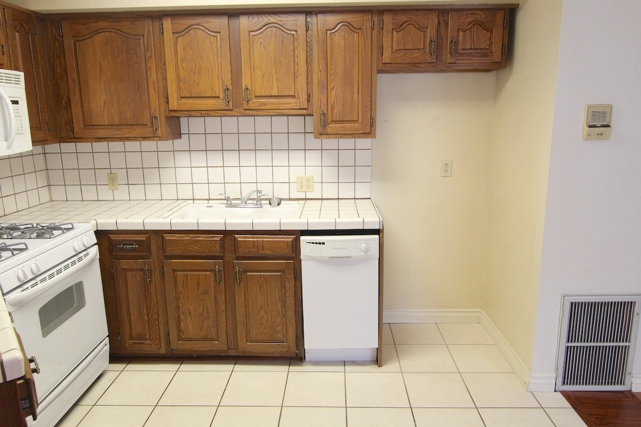 Building Photo - 4267 Beverly Glen Blvd