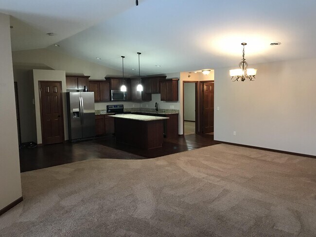 Building Photo - 2318 Lexi Loop SE