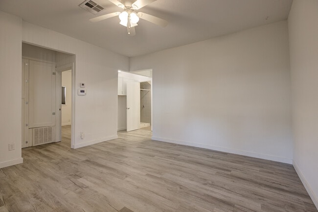 Building Photo - 404 N Findlay Ave