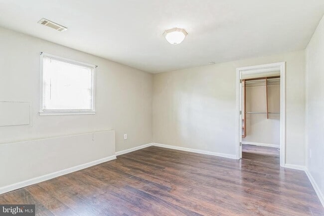 Building Photo - 14 Greystone Cir