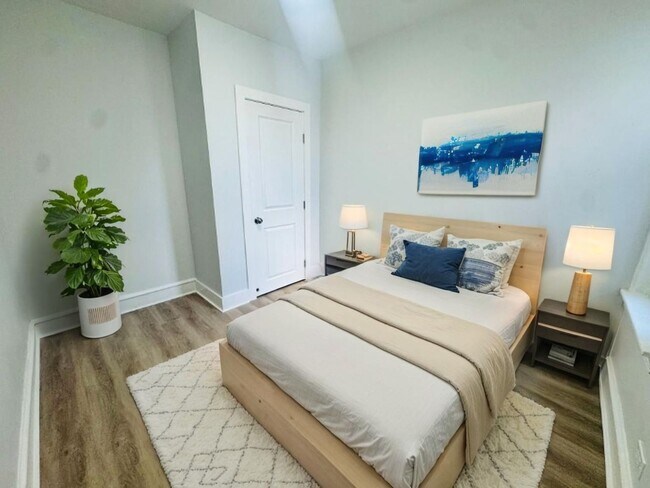 Building Photo - Refreshed 3BR/1.5Bth Home! Section 8 Only