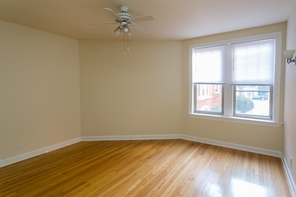 Building Photo - 559 W Aldine Ave