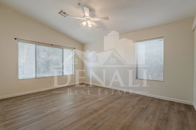 Building Photo - 15728 N 104th St