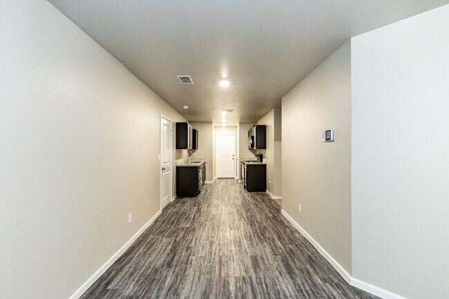 Building Photo - Luxurious Cottage Home Located In Bell Farms!