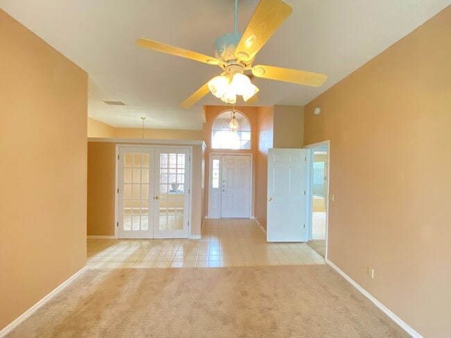 Building Photo - 3708 Molona Dr