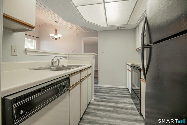 Building Photo - 82 Crown Knoll Ct