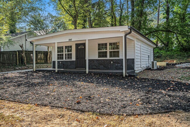 Building Photo - Fully Renovated Cottage near Downtown Smyrna!