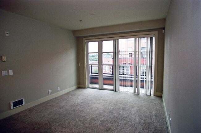 Building Photo - 410 NE 70th St