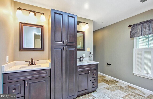 Building Photo - 18414 Garner Ln