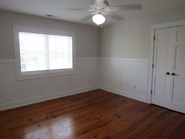 Building Photo - 703 Tradewind Ct