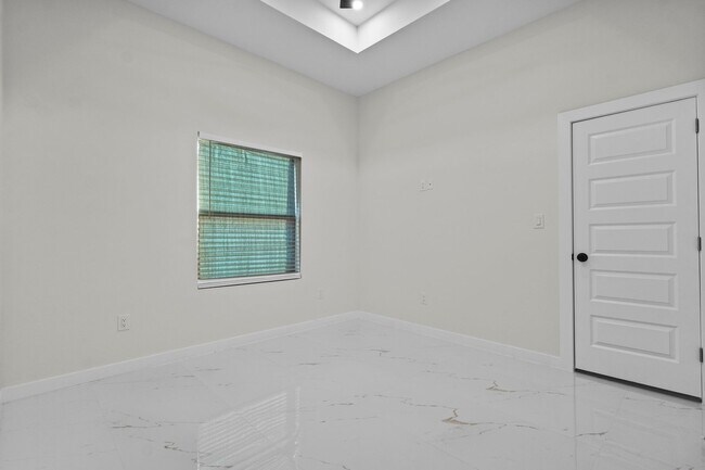 Building Photo - 7425 Lake Havasu