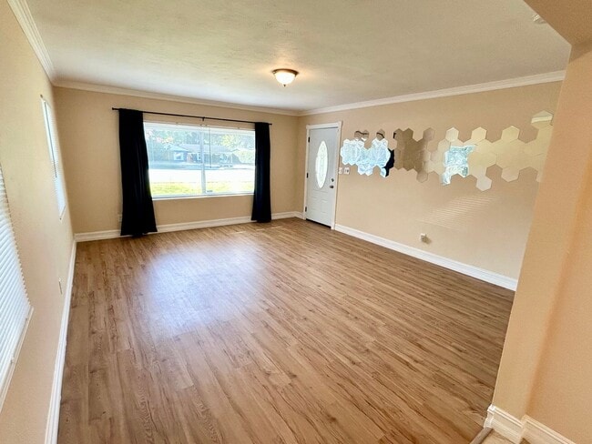 Building Photo - Gorgeous updated 2-bedroom 2-bath home wit...